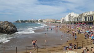 организация отдыха на песчаных пляжах Страны басков во Франции