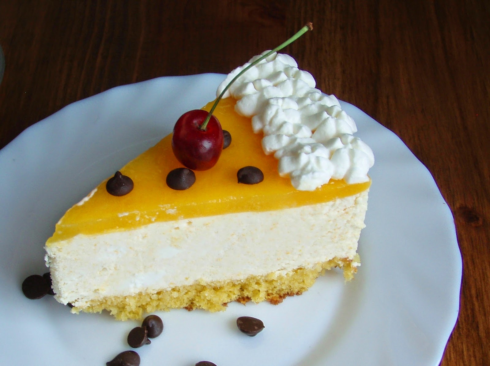 Tarta de whisky–замороженный торт, в его состав входит бисквит, яичный крем,карамель и крошки миндаля. Сверху поливается виски.