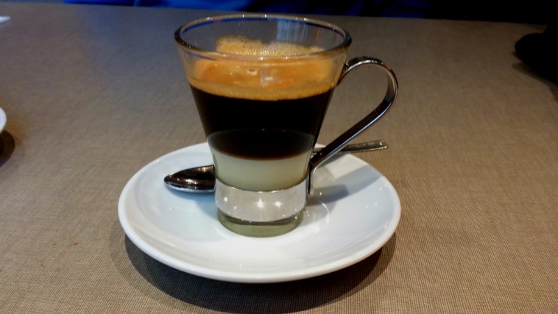 Cafe bombon – черный кофе со сгущенным молоком.