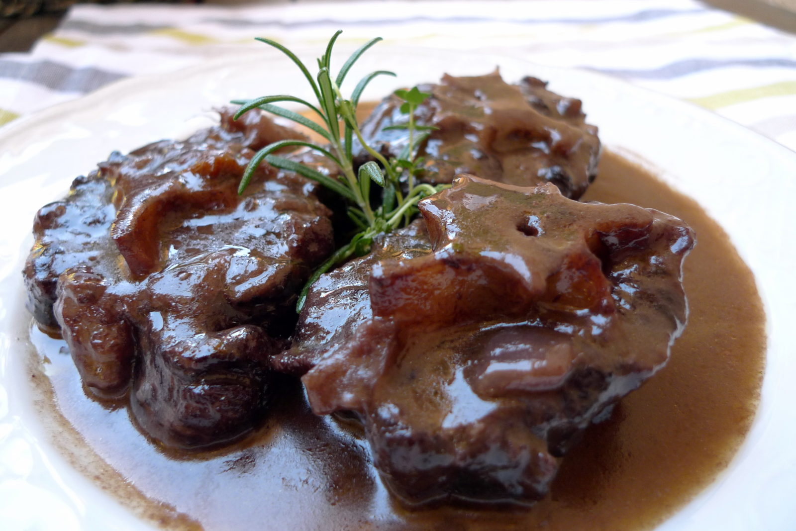 Rabo de toro – тушеный в красном вине бычий хвост.