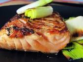 Salmon – филе лосося, как правило, приготовленное на гриле. Подается с овощами или вареной картошкой.